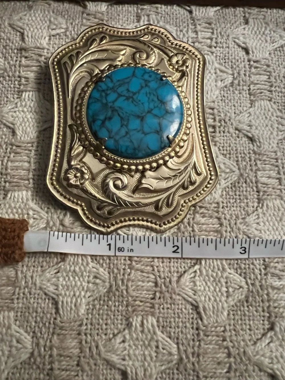 VINTAGE 80s Gold Tone Intricate Foliate Engraving‎ with Turquoise Colored Stone